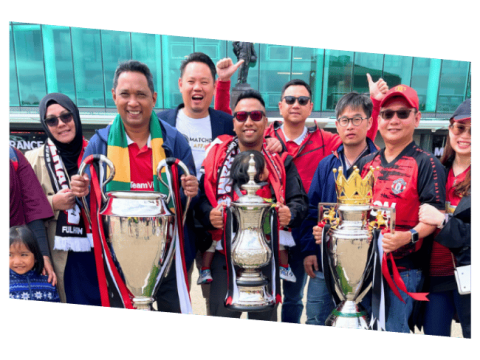 Immersive Manchester United Experience with trophies